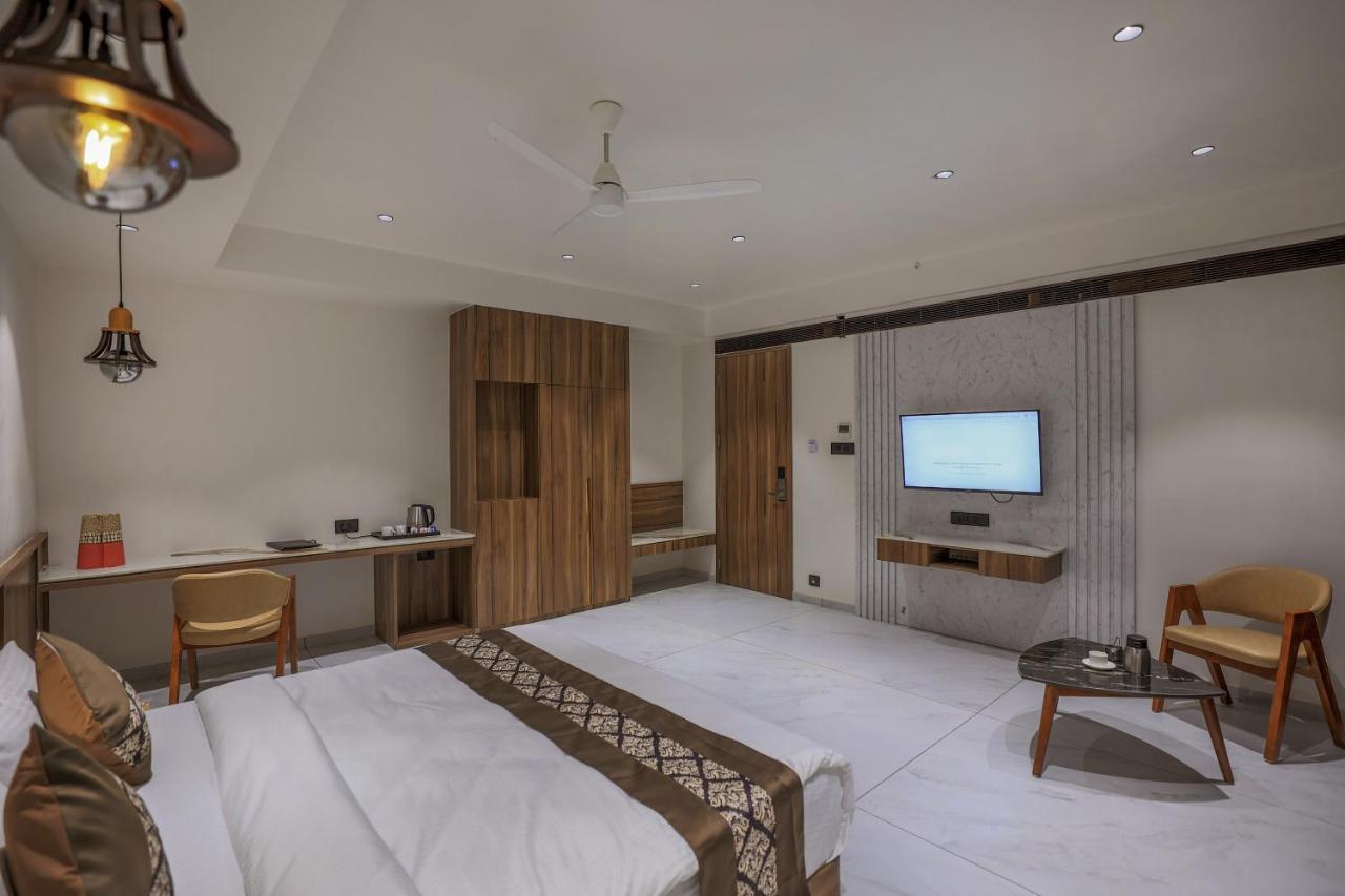 Hotel Aditya Mansingh Inn Somnāth エクステリア 写真